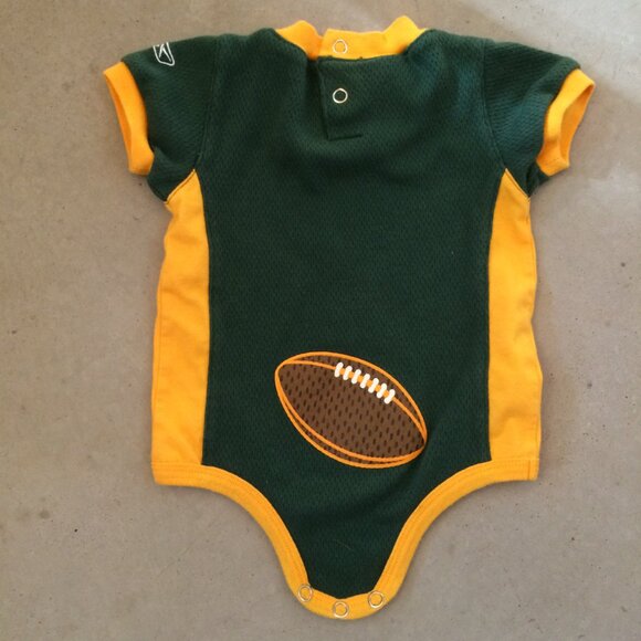 Size 6/9 Green Bay Packer Onsie and Bib Bundle - Picture 8 of 12